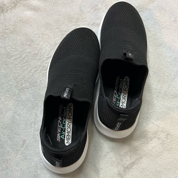 NWOT Skechers Memory Foam Slip On Tennis Shoes - Picture 3 of 8